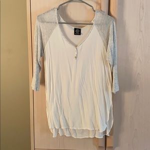 3/4 quarter length sleeve shirt